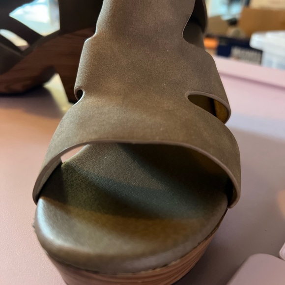 Brown Strappy Women's Heeled Sandals - Picture 6 of 7